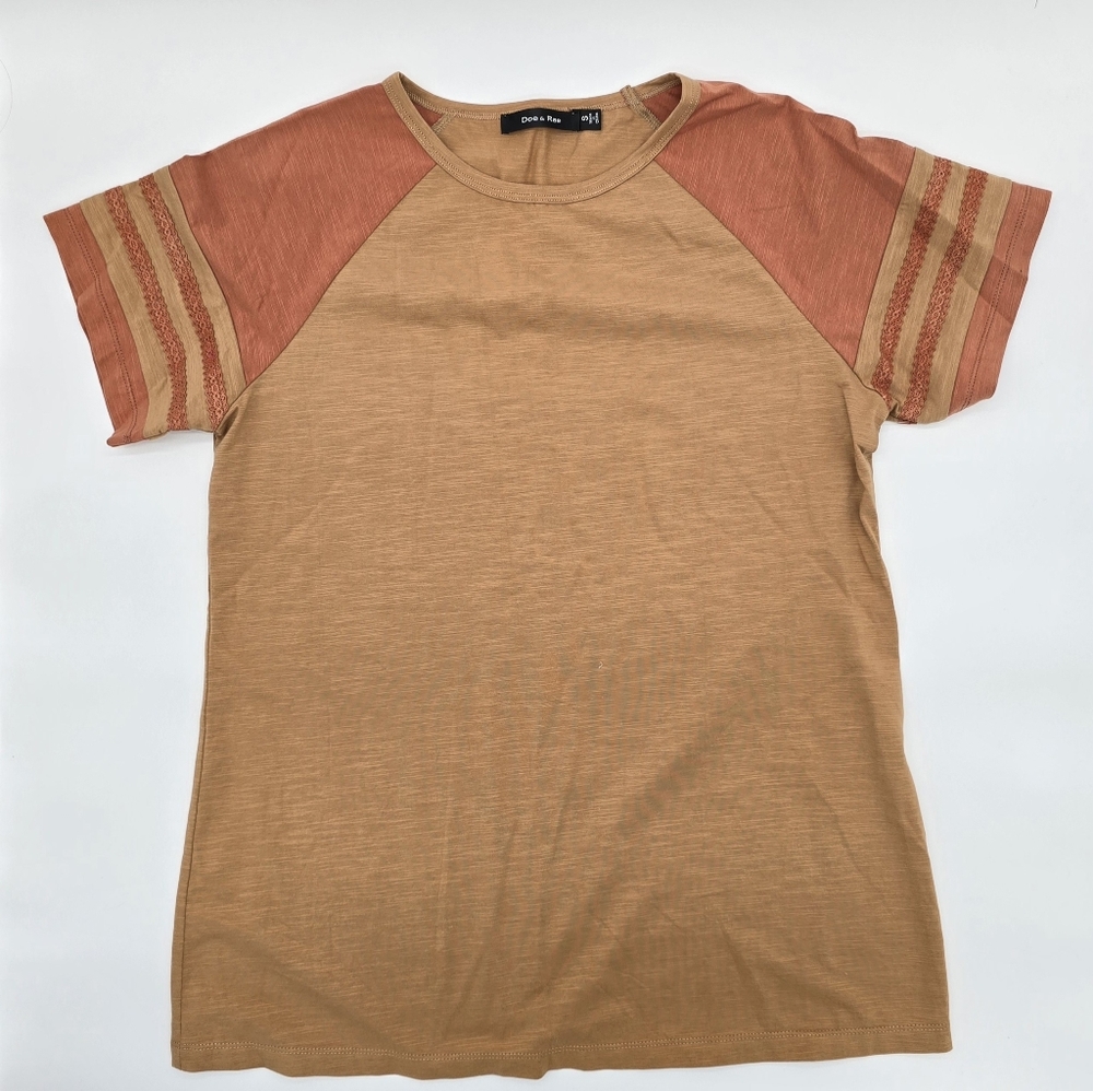Tee shirt with lace accents
